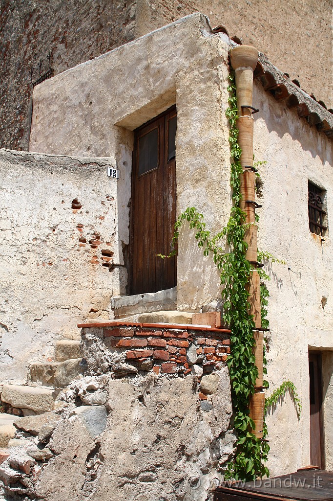 Sicilia_Tirrenica_170.JPG - Il borgo adiacente il Castello di Brolo