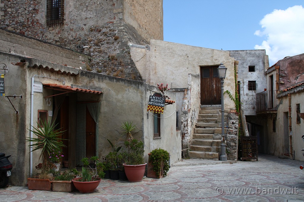 Sicilia_Tirrenica_174.JPG - Il borgo adiacente il Castello di Brolo