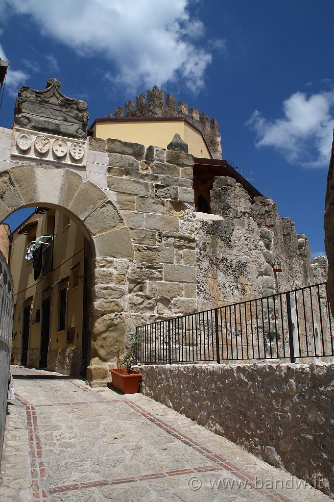 Sicilia_Tirrenica_175.JPG - Il borgo adiacente il Castello di Brolo