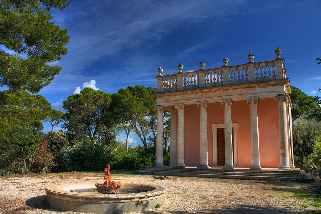 Castello di Donnafugata_031.jpg - Donnafugata (RG) - Il Giardino del Castello - (HDR version)