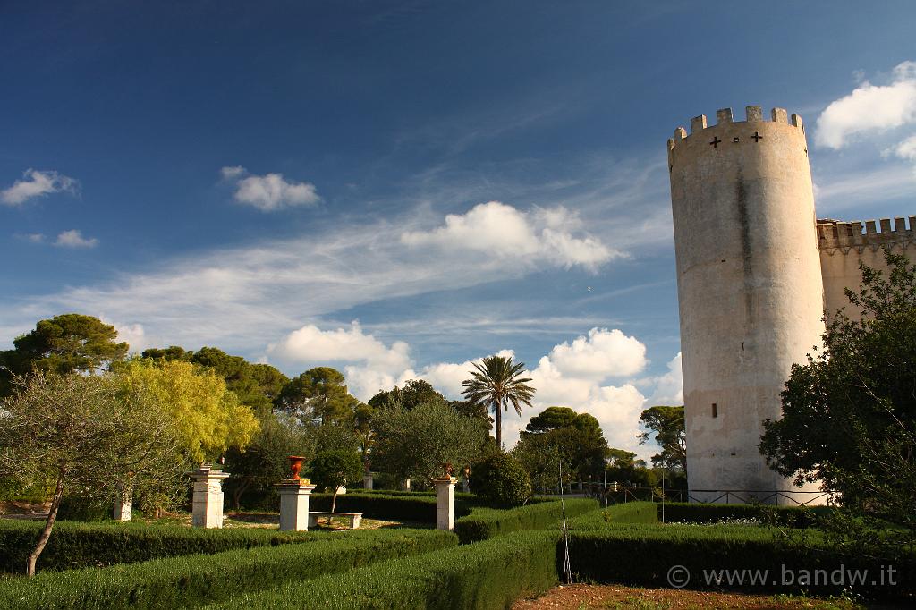 Castello di Donnafugata_045.JPG - Donnafugata (RG) - Il Castello ed il giardino sul lato ovest