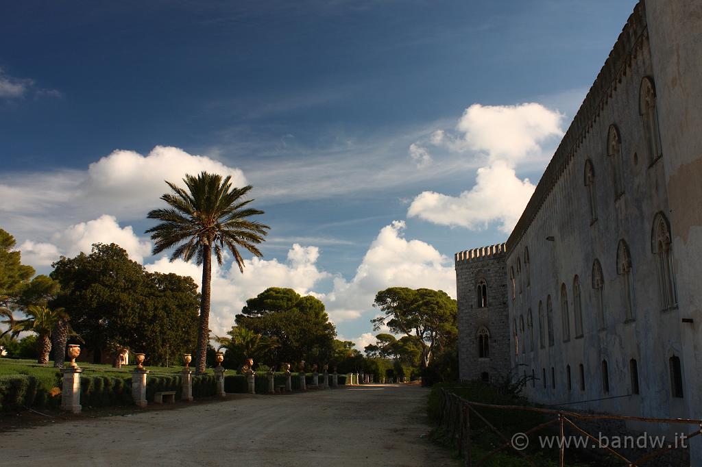 Castello di Donnafugata_048.JPG - Donnafugata (RG) - Il Castello lato nord ed il giardino -