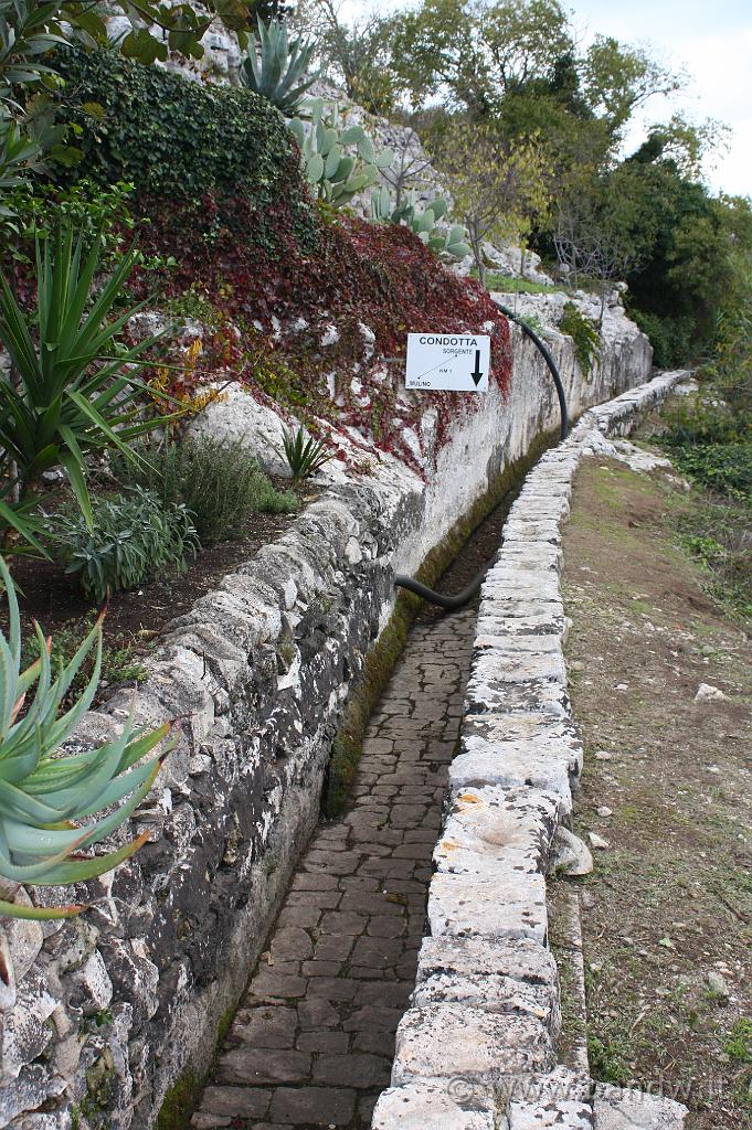 Ispica_Mulino_ad_Acqua_016.JPG - Ispica (RG) - La "Saia" dove scorreva anni fà il corso d'acqua necessario per il funzionamento del mulino