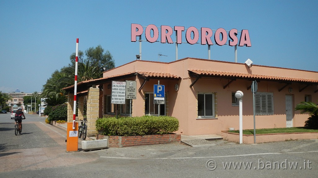 DSCN9481.JPG - Piccola deviazione nel villaggio turistico di Portorosa